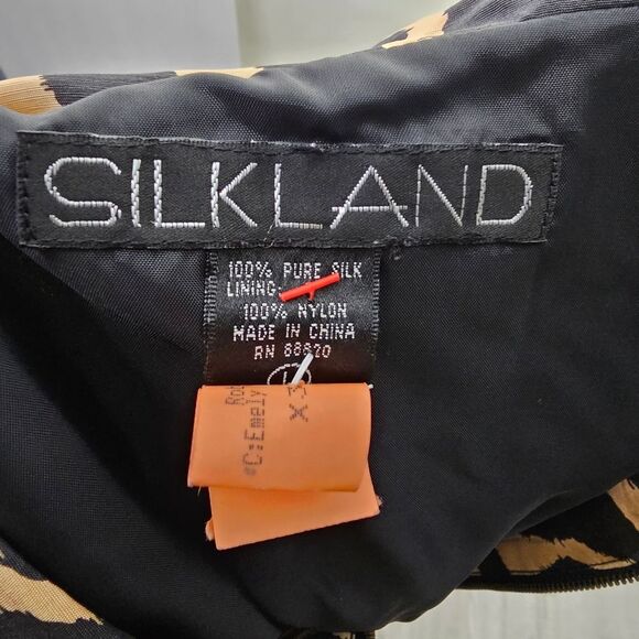 Silkland Animal Print Sleeveless Blouse - Picture 6 of 6